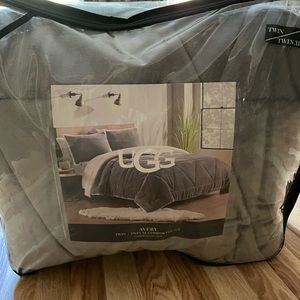 Ugg Avery Twin/ Twin XL Comforter set